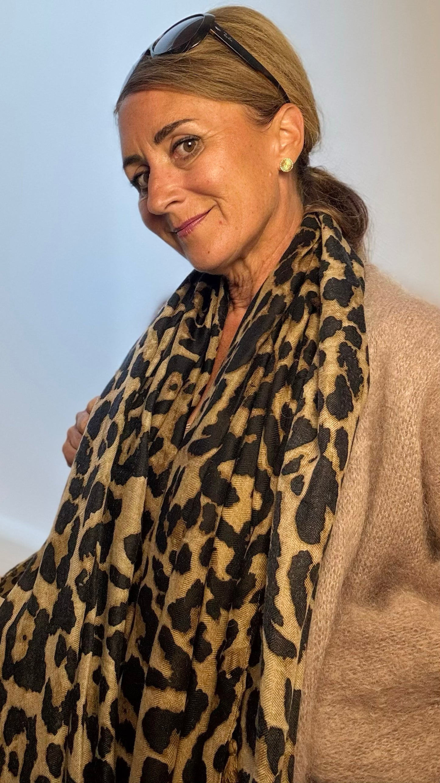Wild Grace Scarf – Leo-Tuch mit Troddeln
