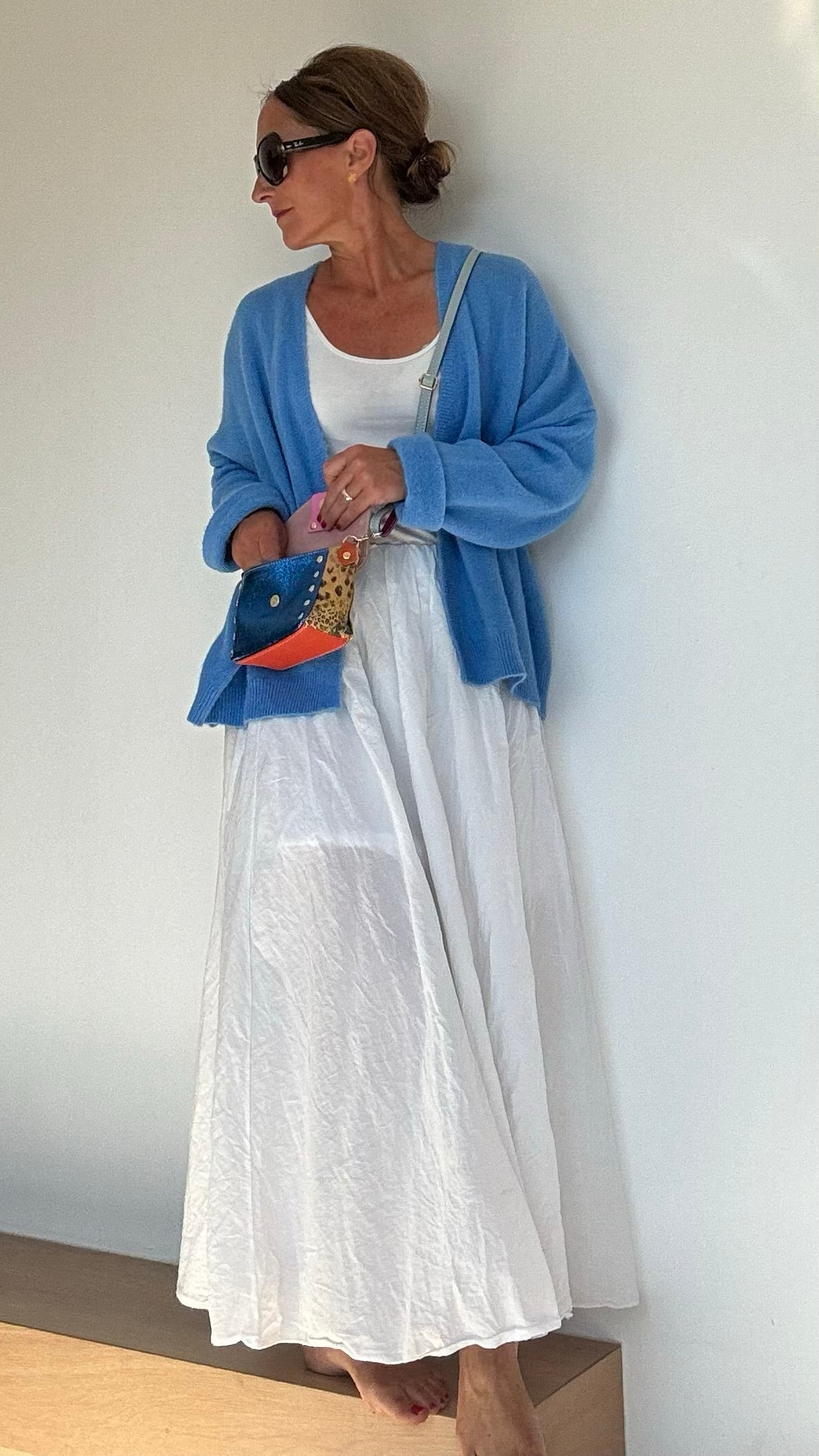 Luxe Essential Cardigan ohne Knöpfe, fließend geschnitten, Materialmischung aus Baby Alpaka, Polyamid und Acryl. Rückenlänge 60 cm, passt Frauen von Größe 34 bis 44. Kuschelig und stilvoll, perfekt für jede Jahreszeit.