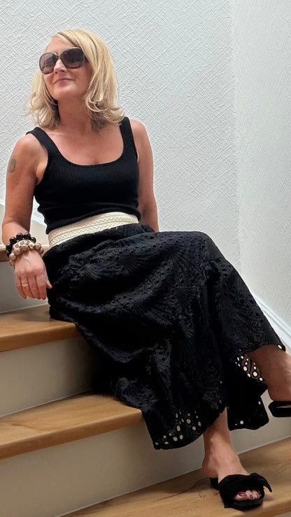 Maxirock "Midnight Broderie" – Stufenrock mit Lochstickerei