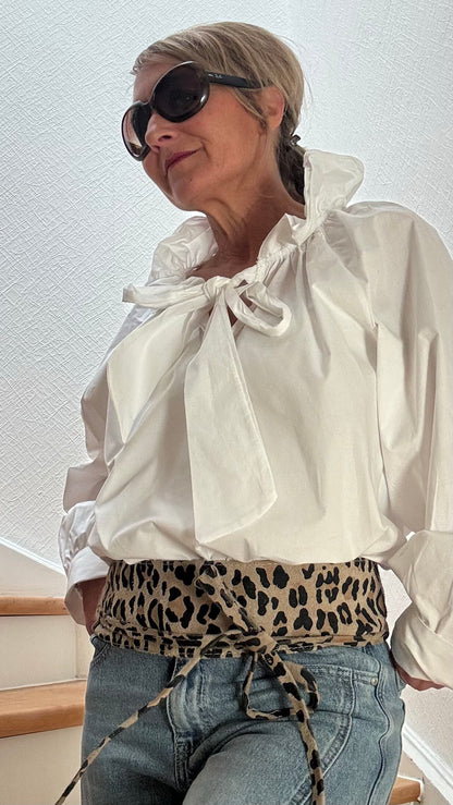 Volant Tie Blouse – Baumwollbluse mit besonderem Kragen