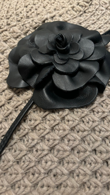 Lederrosen-Gürtel -  Elegantes Statement für deine Taille!