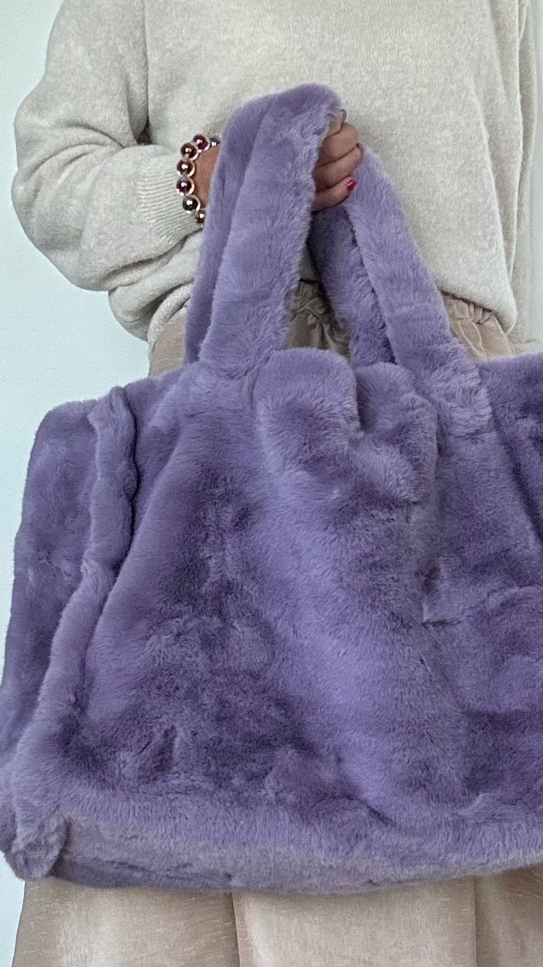 Faux-Fur Shopper – Kuscheliger Eyecatcher für den Maxi-Trend in zwei Farben