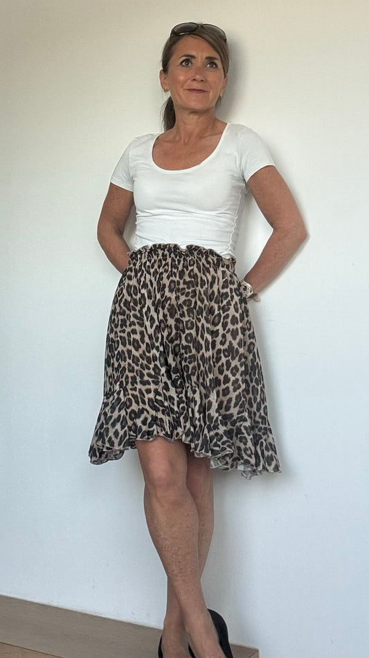 Wild & Elegant: Leo-Print Volant-Rock in Dark & Light