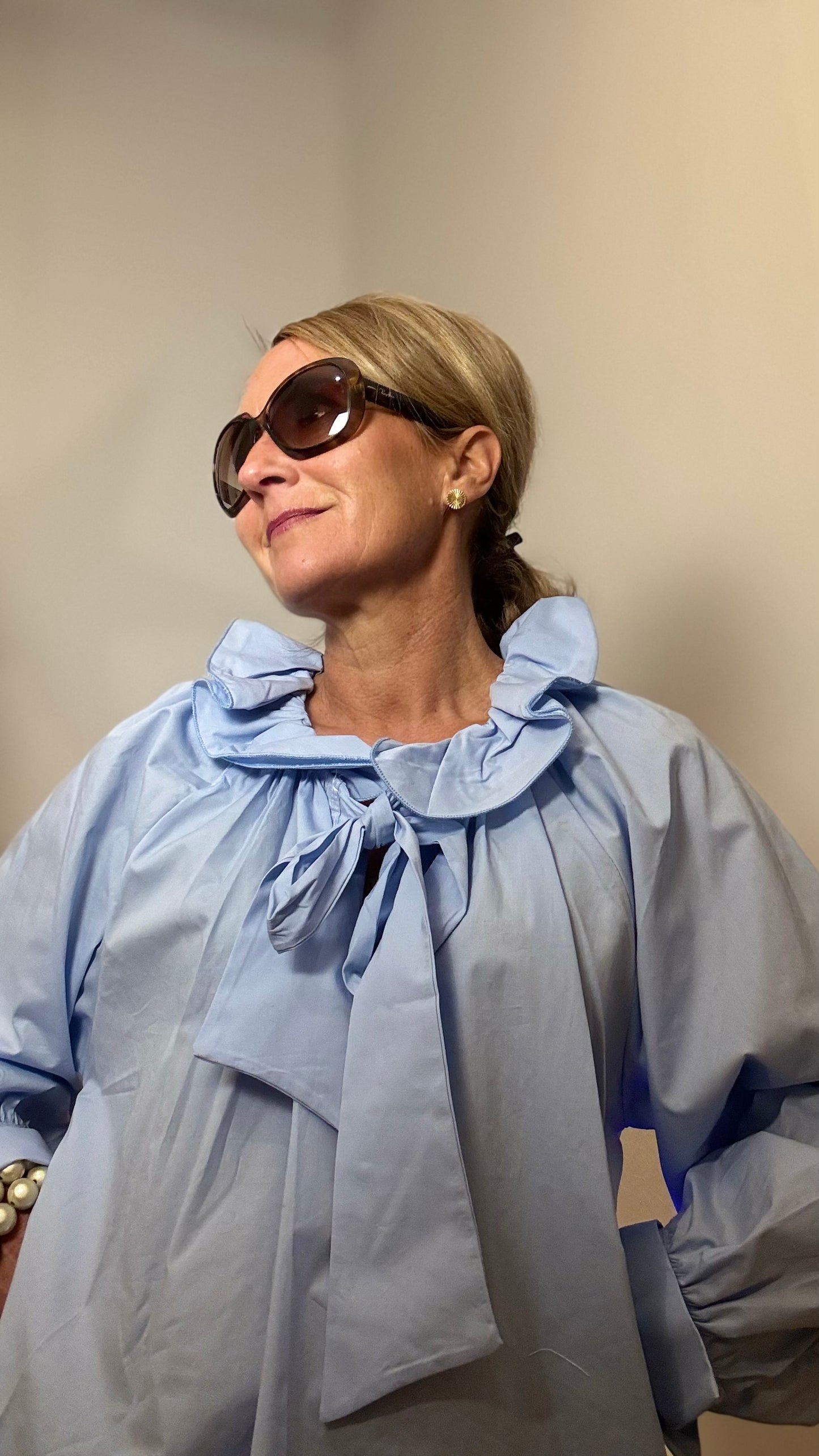 Volant Tie Blouse – Baumwollbluse mit besonderem Kragen