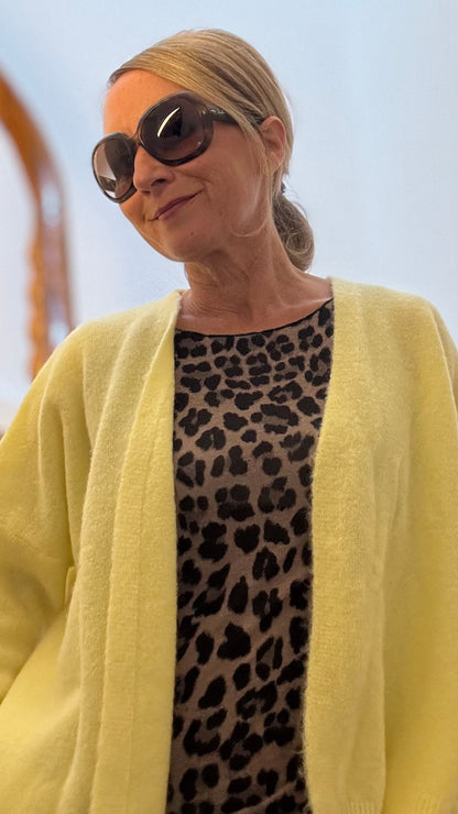 Luxe Essential Cardigan – Weich. Wandelbar. Besonders.