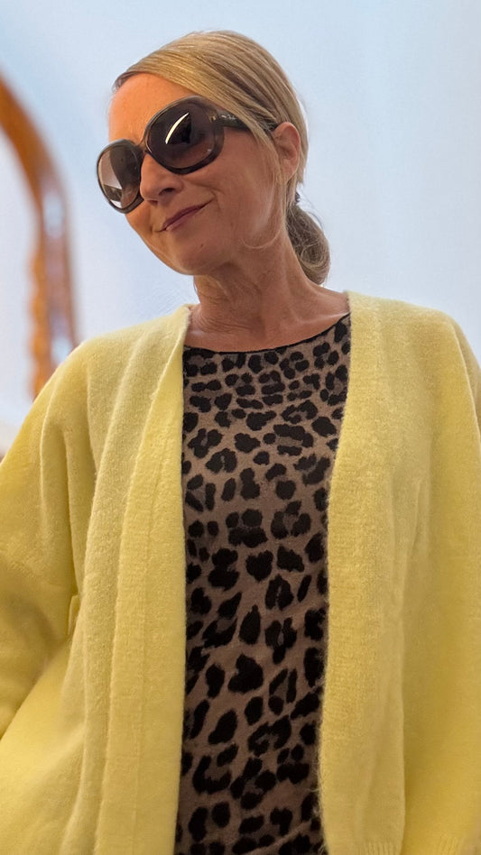 Luxe Essential Cardigan – Weich. Wandelbar. Besonders.