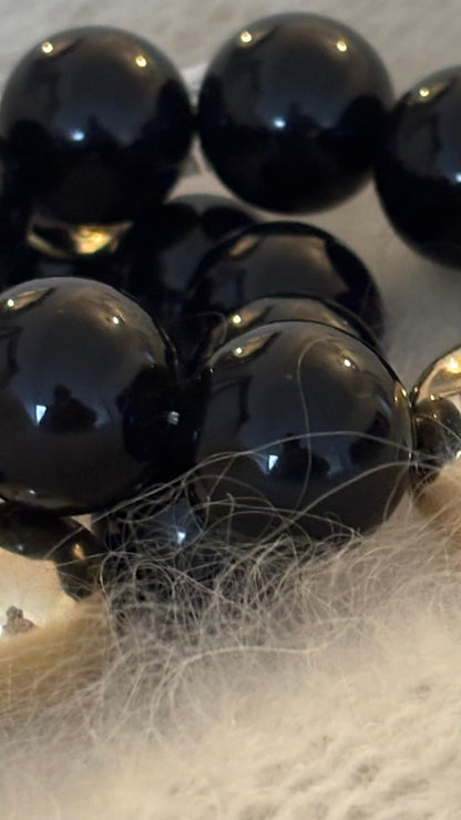 Classic Black Glow – das zeitlose Armband für jeden Look