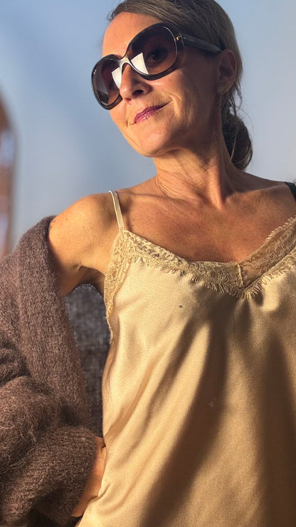 Satin Glow Top – Feminines Basic