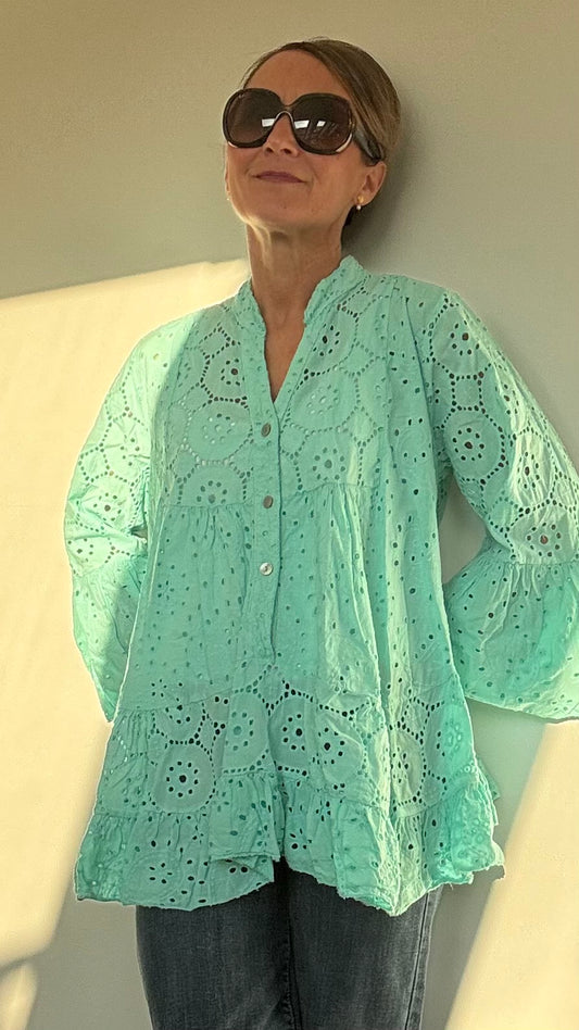 Sunny Serenity – Tunikabluse mit Boho-Charme & Broderie Anglaise
