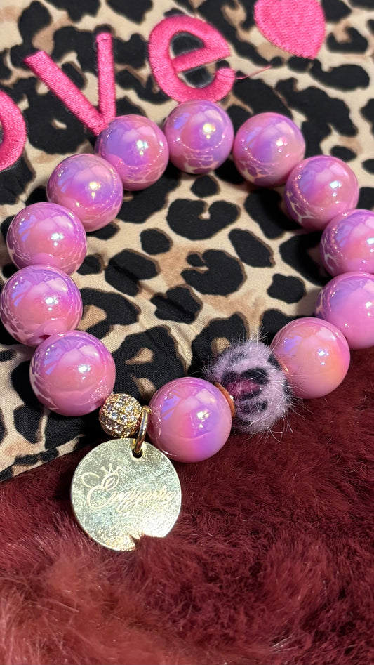 Perlenarmband Leo Love in Neonpink mit Cozy Leo Perle