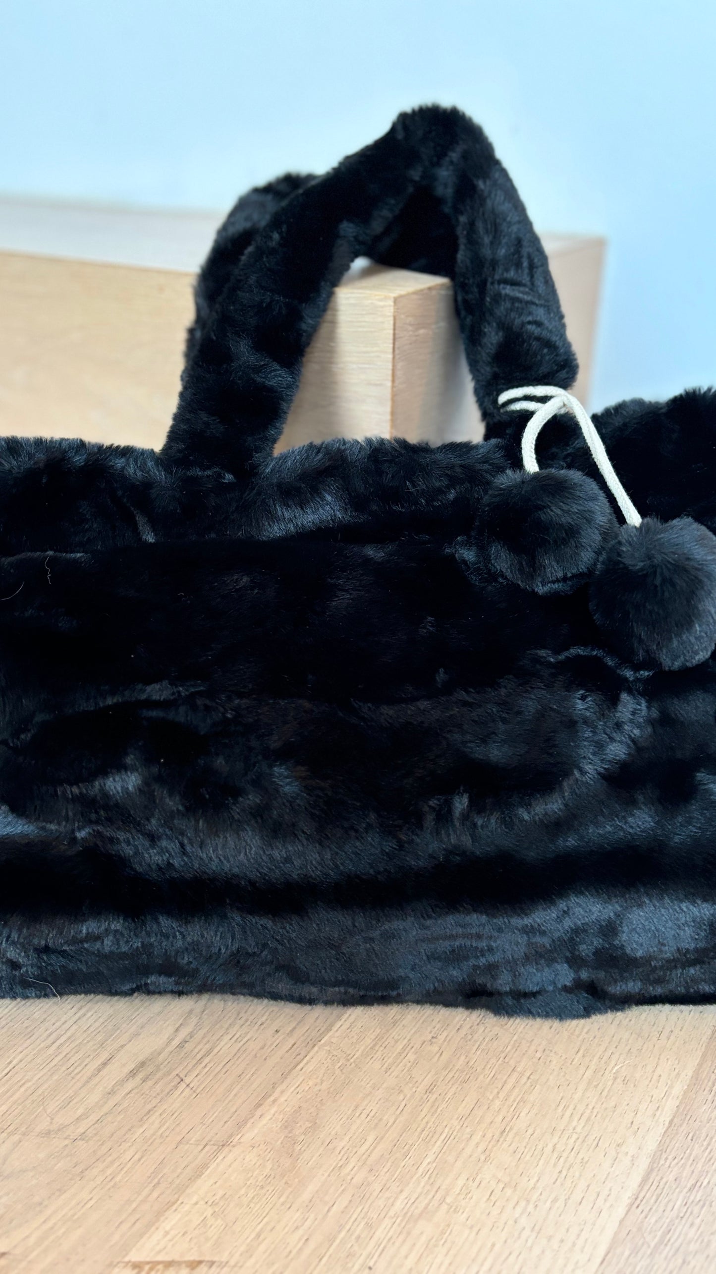 Cosy Couture Faux Fur Shopper – Dein stilvoller Begleiter!