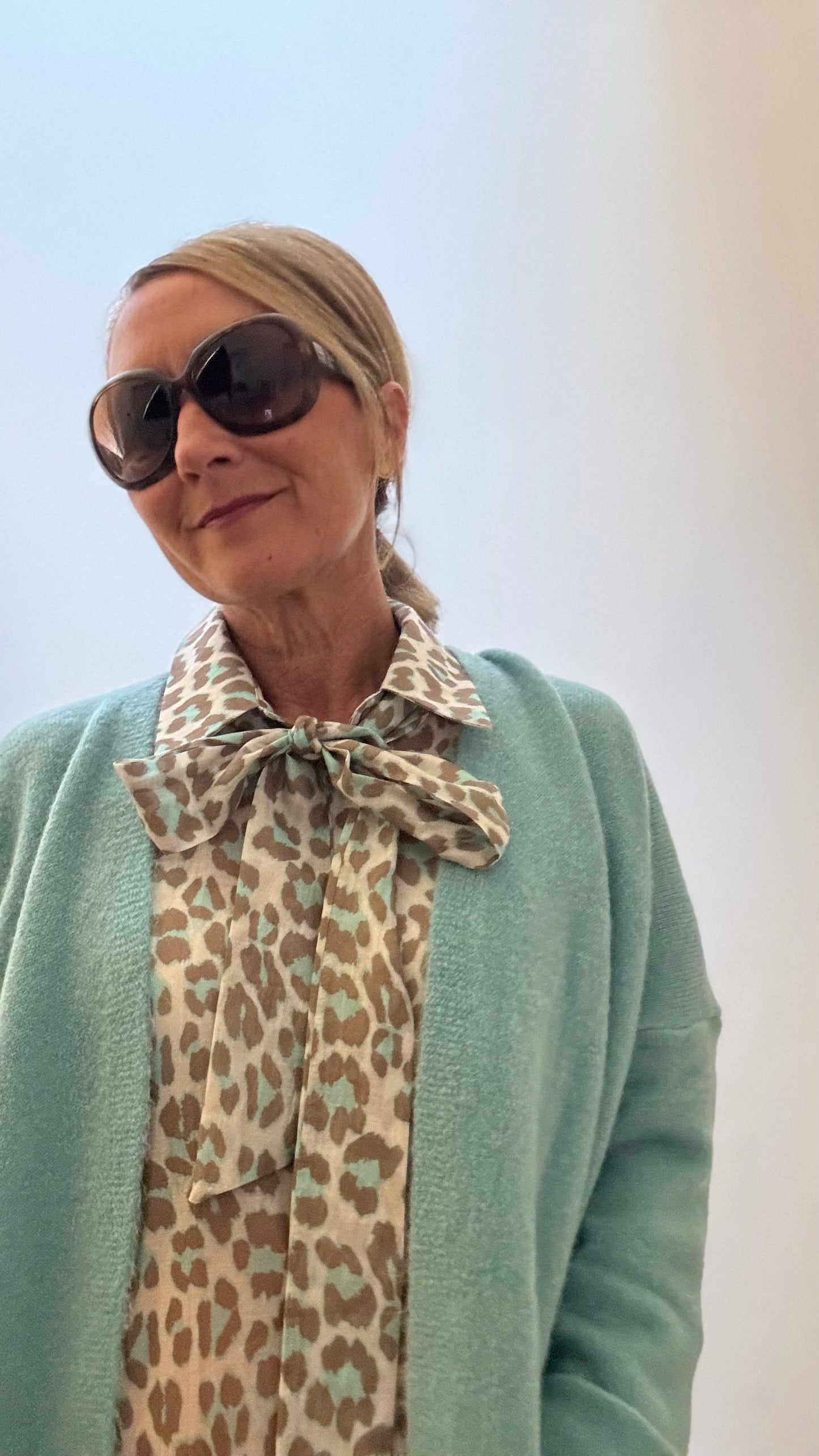 Luxe Essential Cardigan – Weich. Wandelbar. Besonders.