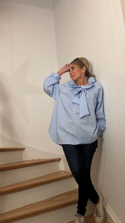Volant Tie Blouse – Baumwollbluse mit besonderem Kragen