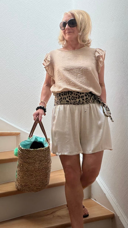 Eisweiß Chic Shorts - schlichte Eleganz