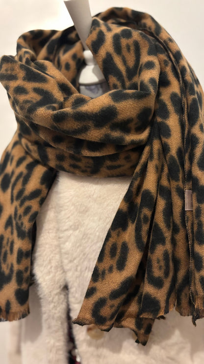 Leo Love Schal – klassisch, soft & einfach zum Verlieben