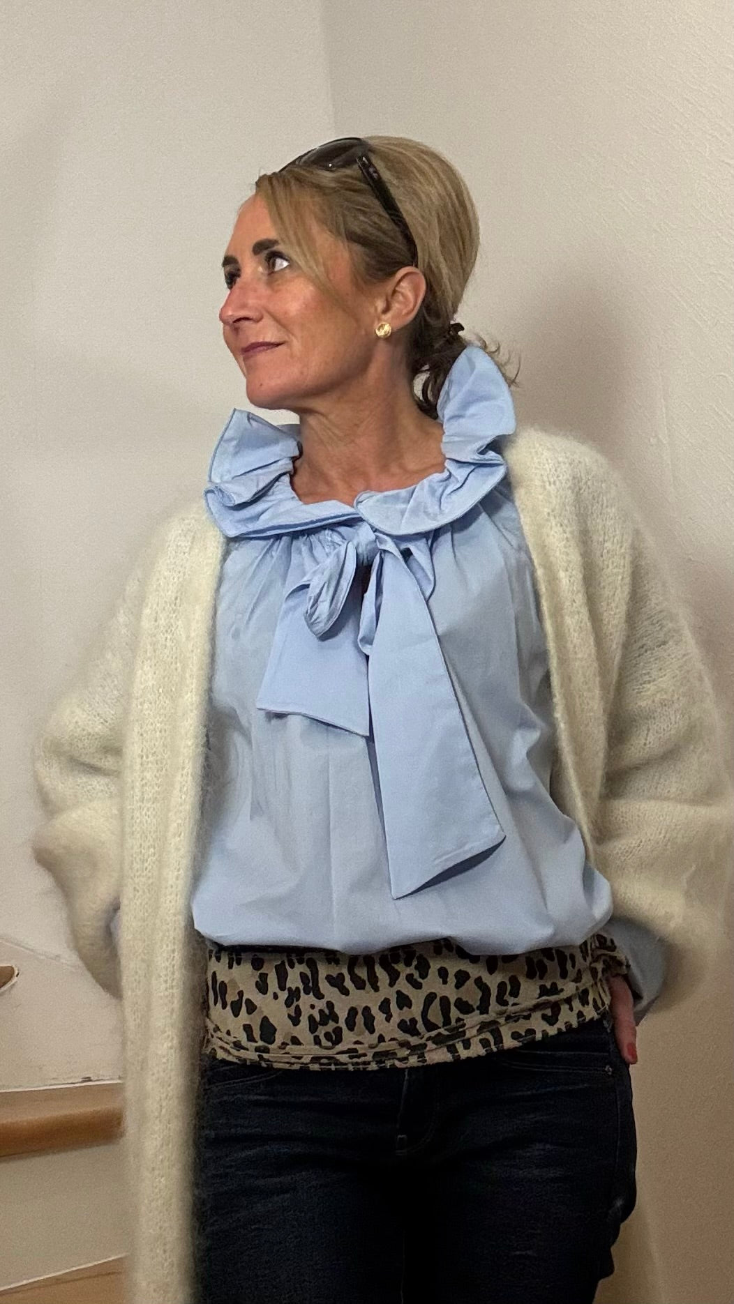 Volant Tie Blouse – Baumwollbluse mit besonderem Kragen