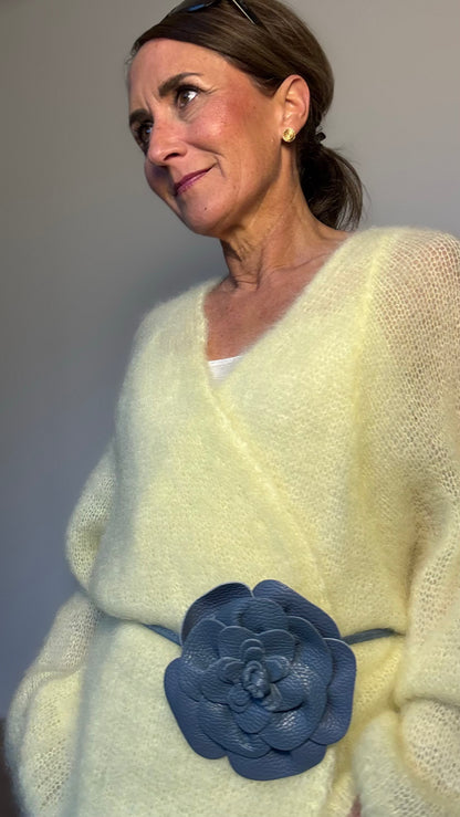 Lederrosen-Gürtel -  Elegantes Statement für deine Taille!