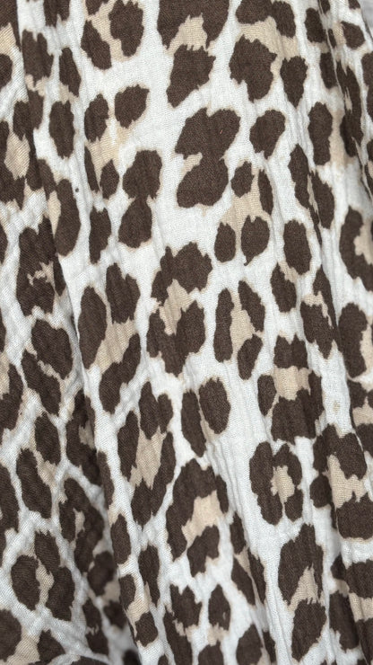 Leo Breeze – Wickelbluse aus Musselin mit Puffärmeln