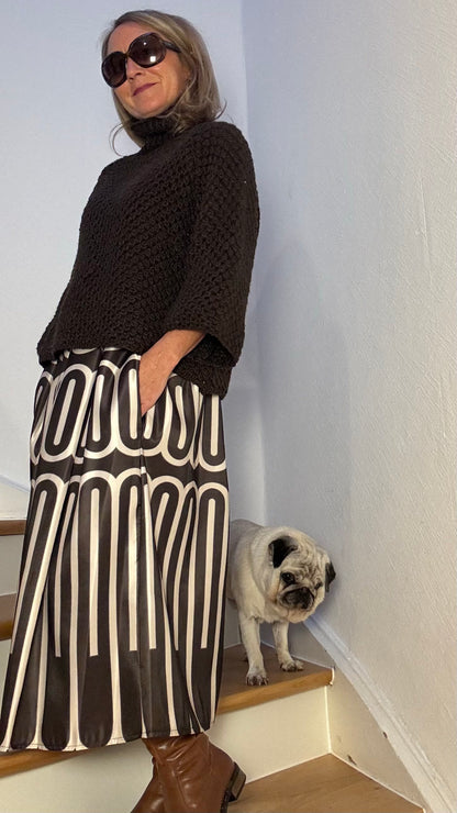 Chocolate Lines Midi Skirt – Retro Glamour trifft Everyday Chic