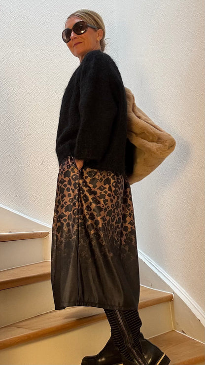 Midnight Leo Midi Skirt – wild, elegant & unwiderstehlich Miss Lotti