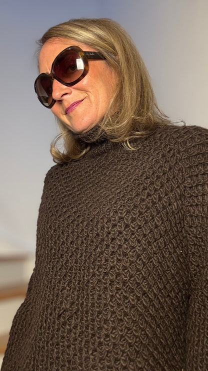 Chunky Chic Pullover mit Stehkragen, 3/4-Ärmeln, kastigem Schnitt & Strickmuster, weich & warm, ideal für Layer-Looks.