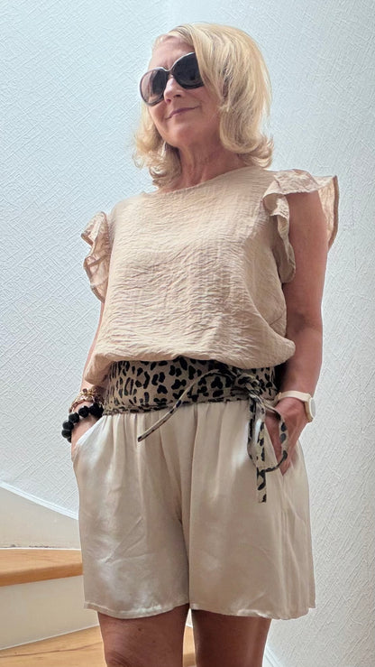 Eisweiß Chic Shorts - schlichte Eleganz