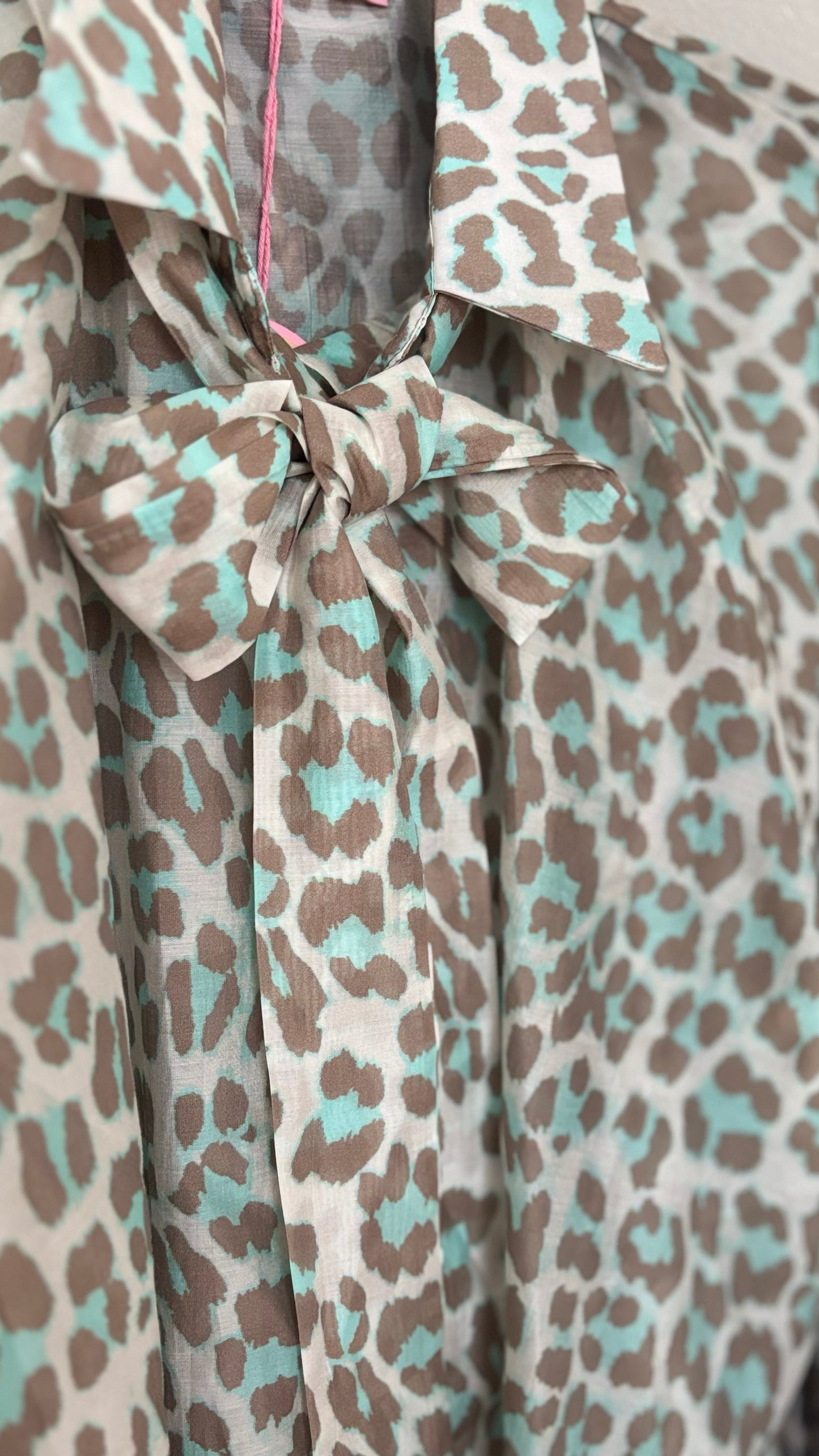 Wild Elegance Blouse - mit und ohne Schleife ein Hingucker