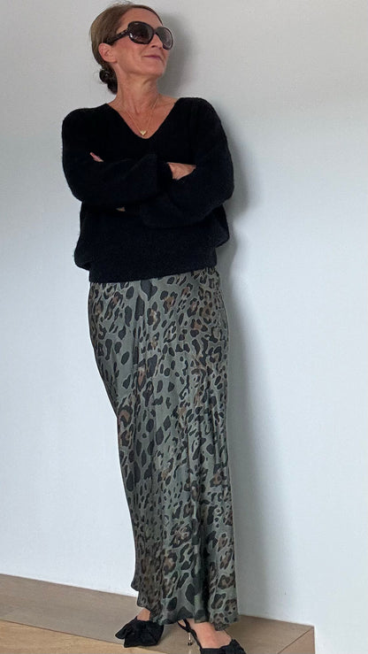 Leo Slip Skirt – feminine Coolness mit wildem Twist