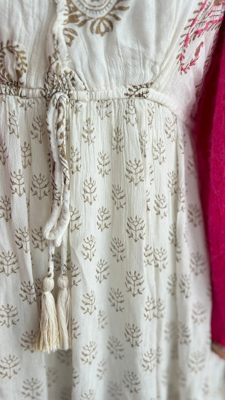 Weitere Bilder zu dem sommerlichen Bohokleid. Finde alle Details unten in unserer Produktbeschreibung.