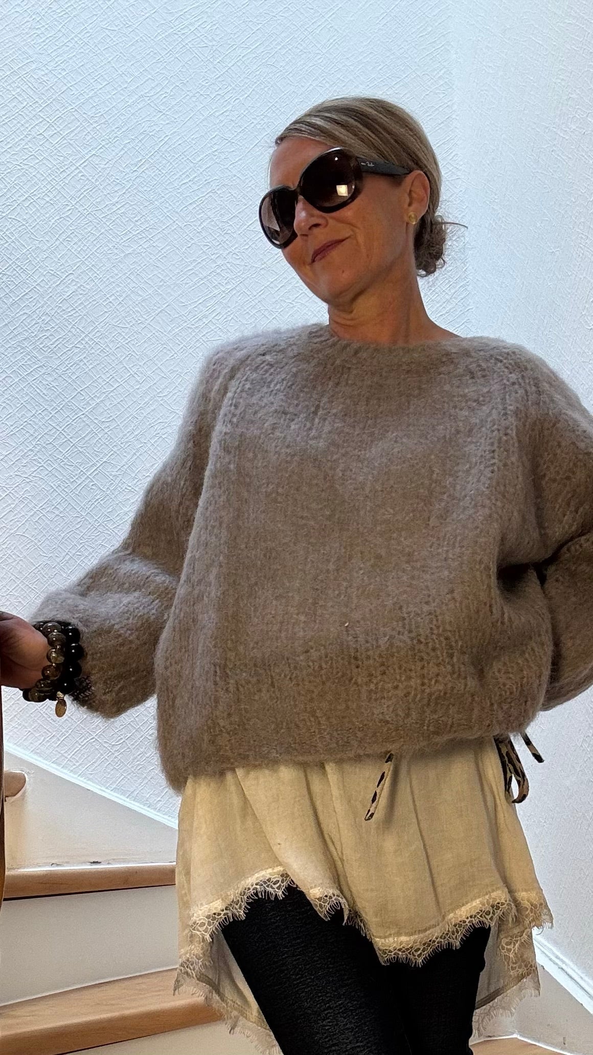 Soft Delight Pullover aus Kid Mohair, kastiger Schnitt mit Rundhalsausschnitt & 3/4-Ärmeln, leicht transparent, Farben Schwarz, Taupe & Beige, Länge 54 cm