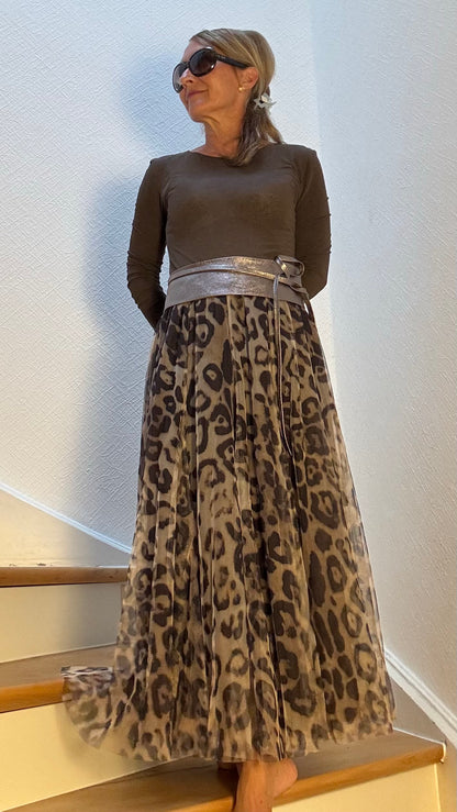 Miss Lotti Wild Grace Tüllrock: Langer Tüllrock mit großem Leo-Print und elastischem Bündchen, Länge ca. 89 cm – perfekt für Petites.