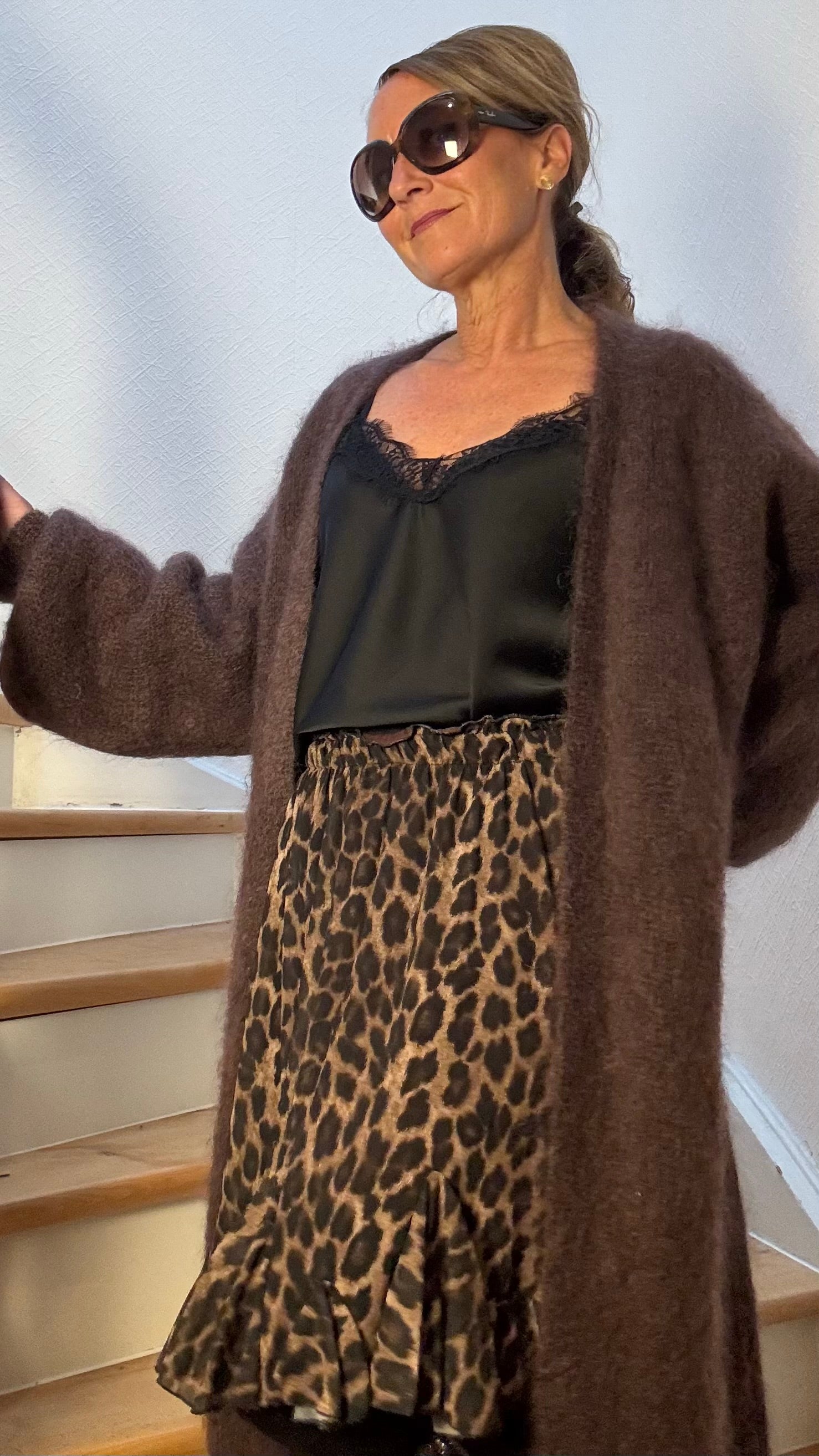 Savanna Chic Volantrock mit Leo-Print in Dark & Light, elastischem Mid-Waist-Bund mit Zierrand, blickdichtem Unterrock & Volant, Länge ca. 52 cm.