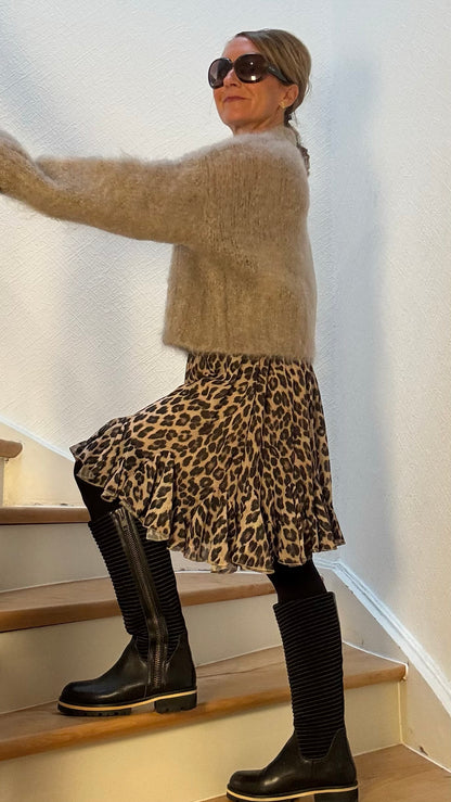 Savanna Chic Volantrock mit Leo-Print in Dark & Light, elastischem Mid-Waist-Bund mit Zierrand, blickdichtem Unterrock & Volant, Länge ca. 52 cm.