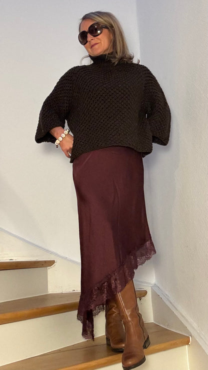 Silky Grace Lingerie Skirt, asymmetrischer Schnitt mit Spitze, Seide-Viskose-Mix, Mid-Waist, Länge 62–92 cm, fließender Stoff, Größen 34–40