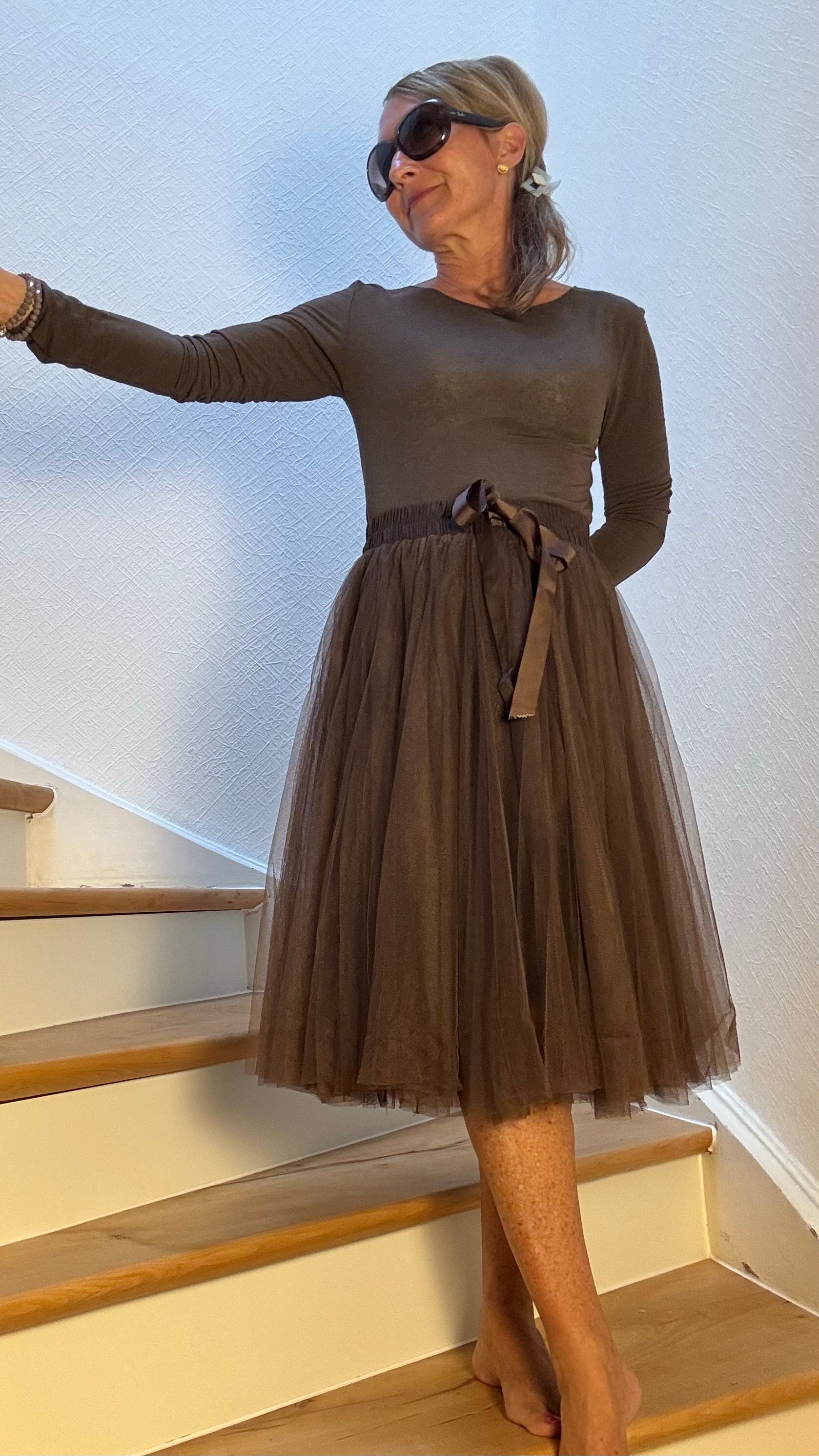 Miss Lotti Dreamy Petticoat Skirt in Mocha  Mousse: Eleganter Tüllrock mit Zierschleife und voluminösem Schnitt, Länge 65 cm – perfekt für Petites.