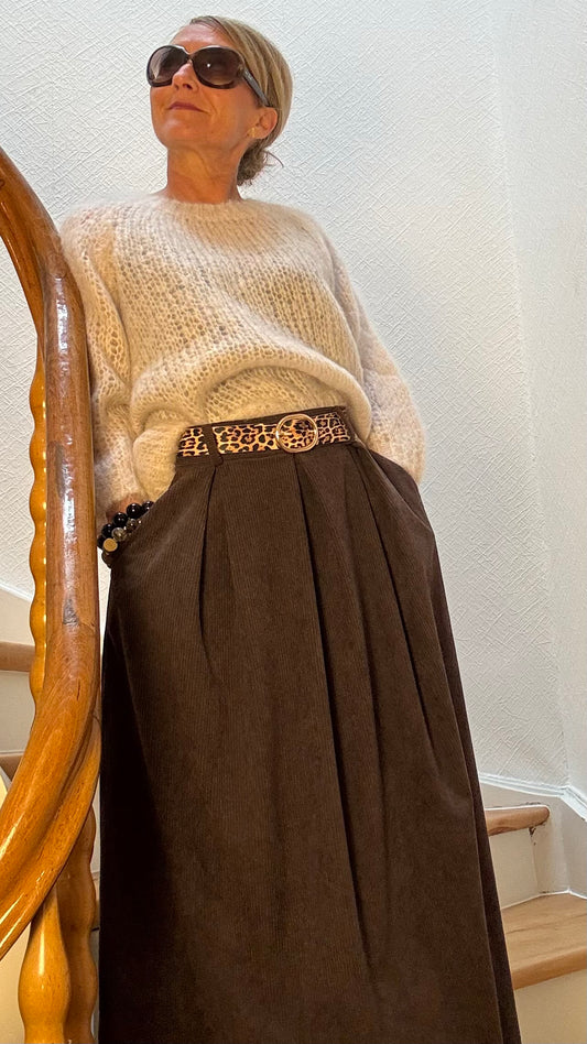 Cord Elegance Skirt in Schokoladenbraun, A-Linie mit Kellerfalten, elastischer Bund hinten, Zierbund vorn, Leo-Gürtel, Länge 91 cm, Größen 34–40