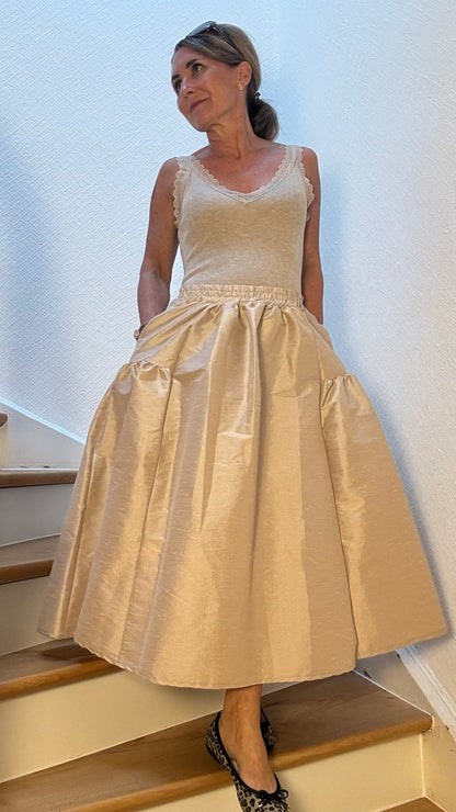 Royal Flair Taftrock mit Wildseiden-Optik, elastischem Bund, ca. 77 cm Länge, mit Eingriffstaschen. Bequem für Größen 34–42.