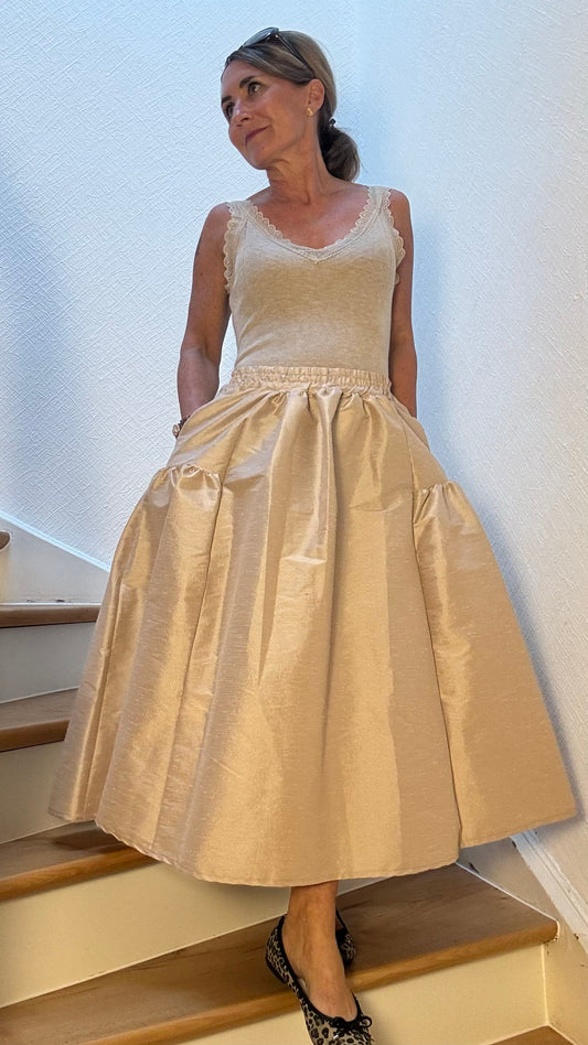 Royal Flair Taftrock mit Wildseiden-Optik, elastischem Bund, ca. 77 cm Länge, mit Eingriffstaschen. Bequem für Größen 34–42.